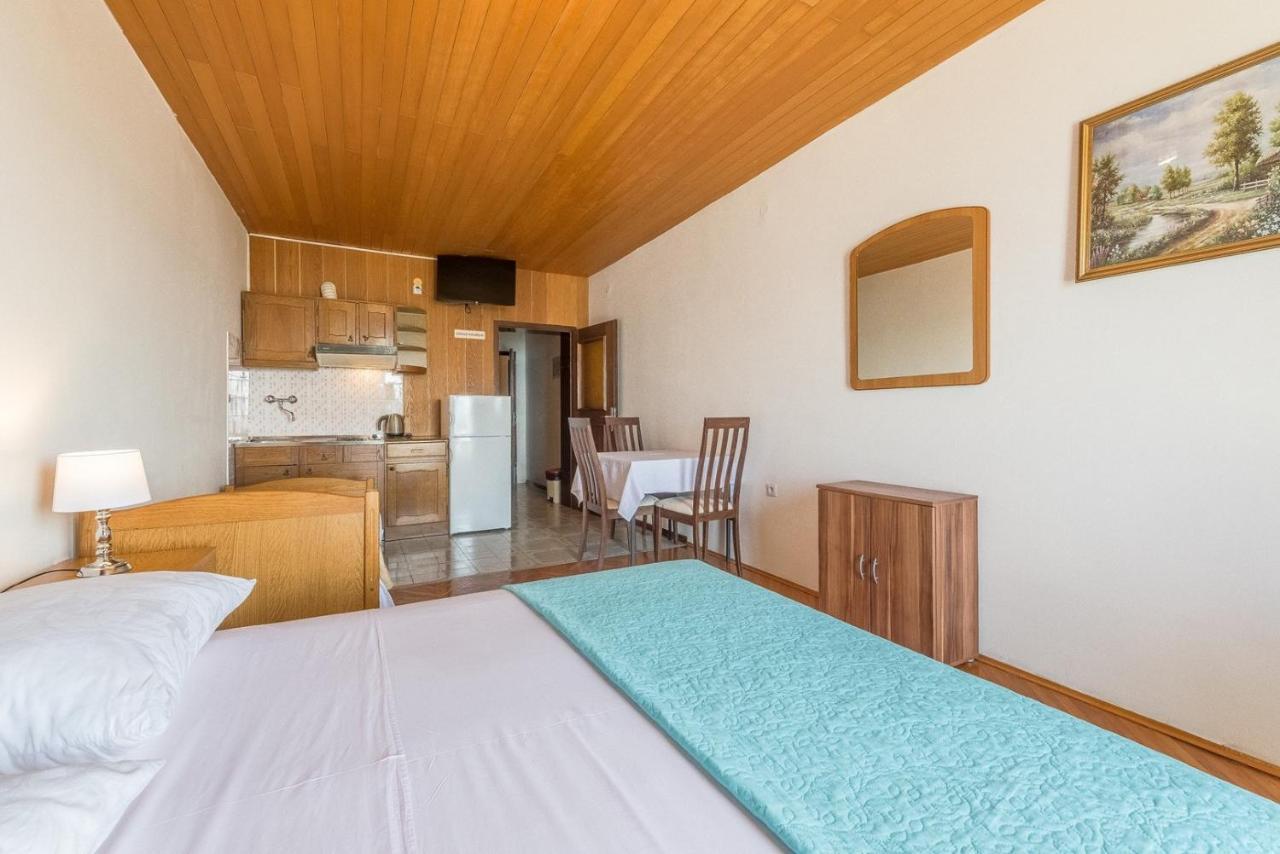 Apartments Kod Cara لوكفا روجوزنيكا المظهر الخارجي الصورة